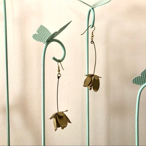 Metal Flower Earrings - Picture 4 of 4